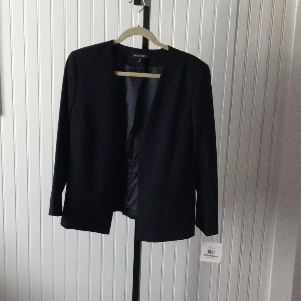 NWT Ellen Tracy stylish navy blazer